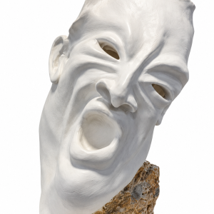 Escultura artesanal de rostro blanco sobre piedra 37 × 22 cm